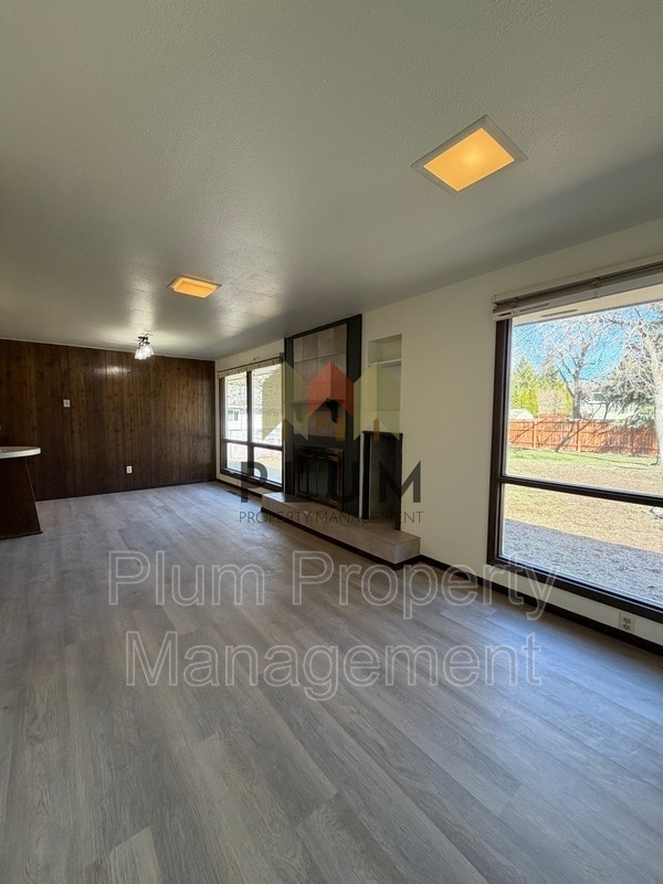 Building Photo - 1402 Khanabad Way