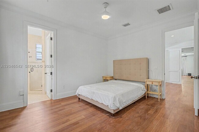 Building Photo - 2561 Trapp Ave
