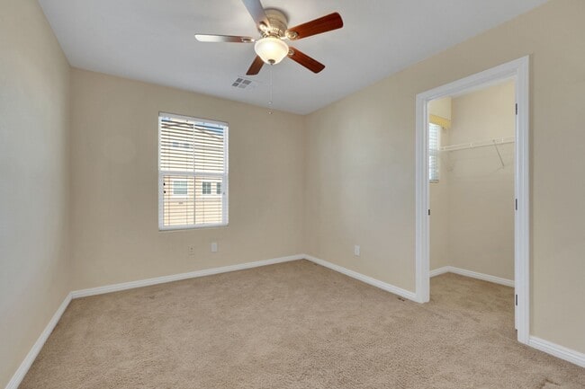 Building Photo - Southern Highlands: Spacious 4-Bedroom Home in a Gated Community with Upstairs Loft, Private Back...