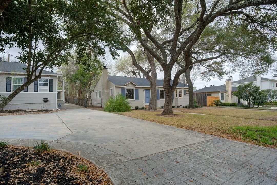 Building Photo - 426 Garraty