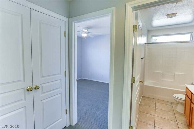 Building Photo - Southwest Three Bedroom Home!!!