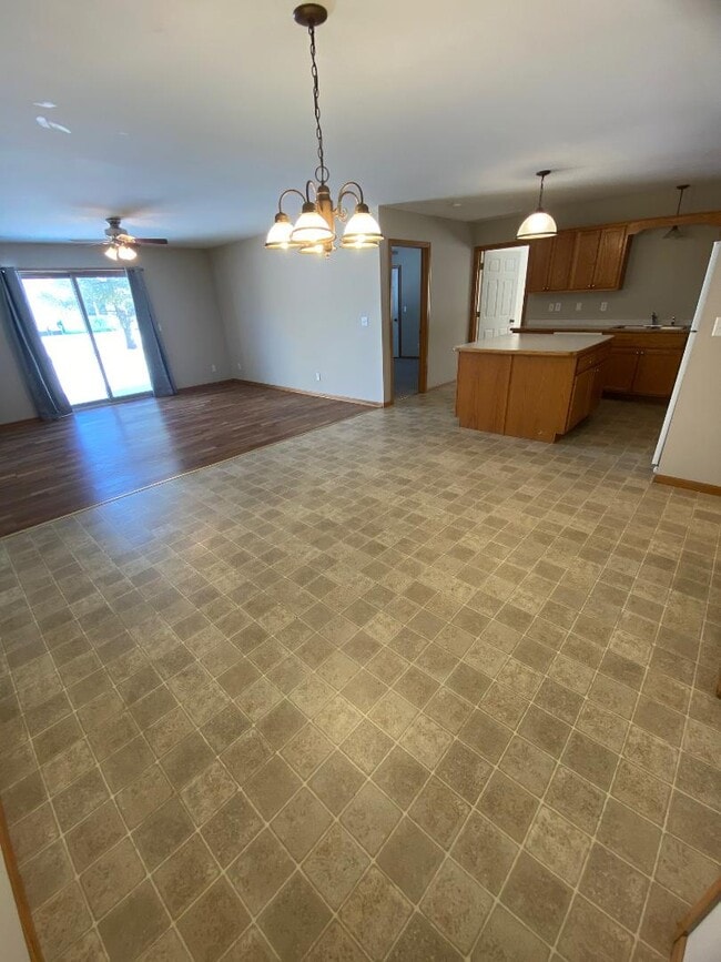 Building Photo - 1451 Summit St