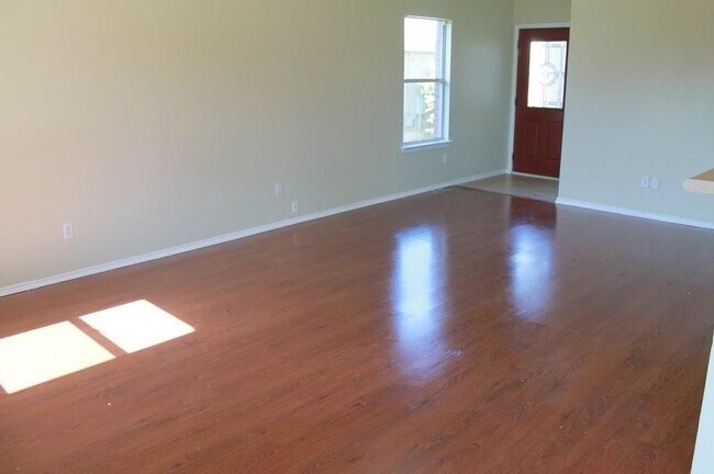 Building Photo - 1009 Clayton Dr