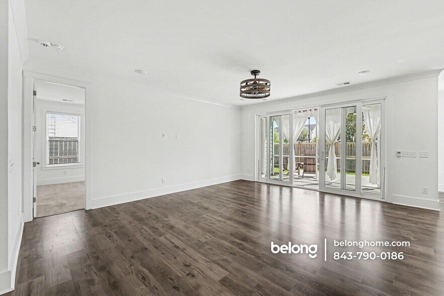 Building Photo - 212 Summer Tanager Dr