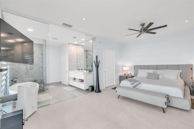 Building Photo - 650 NE 32nd St