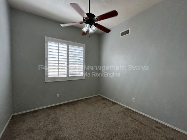 Building Photo - 774 E Maria Ln