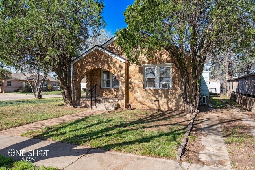 Primary Photo - 1102 Cypress St