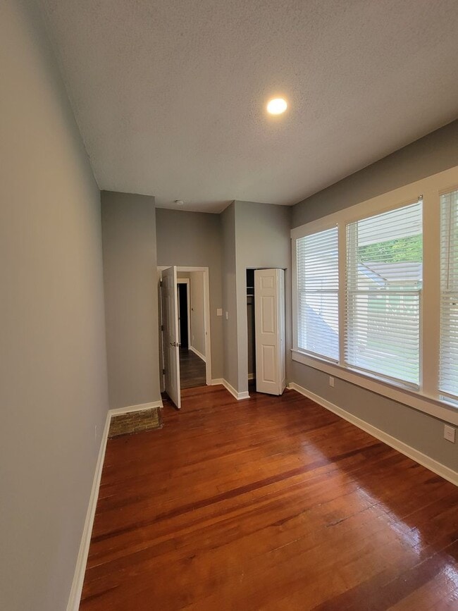 Building Photo - 1016 Pecan Ave