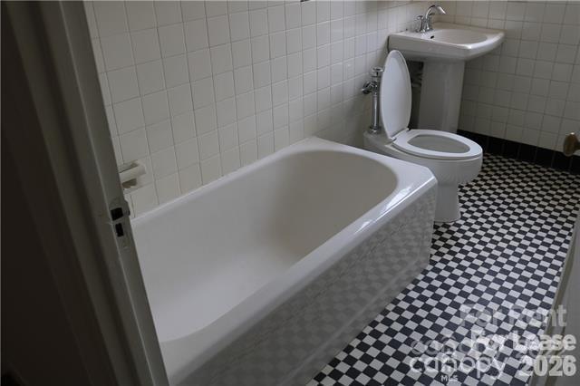 Building Photo - 1121 Myrtle Ave