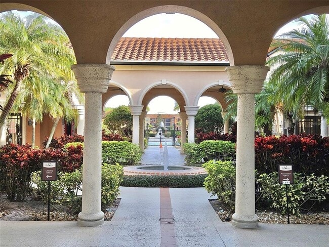 Building Photo - 5542 Metrowest Blvd