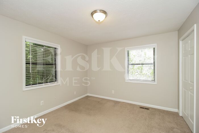 Building Photo - 585 Kurtz Rd