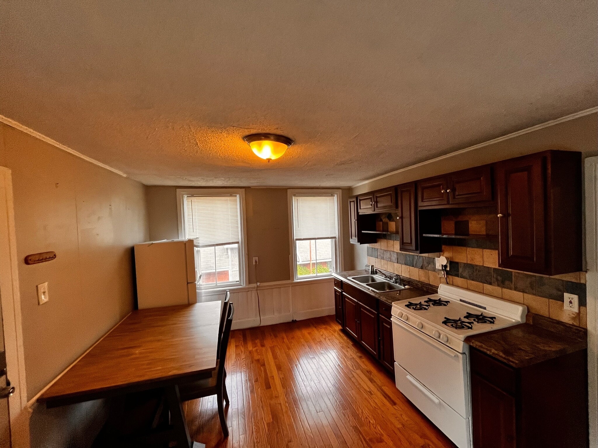 Building Photo - 47 Sheldon St