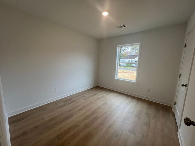 Building Photo - Newly built 3 bedroom 2 bathroom in East T...