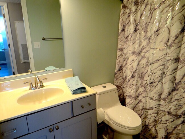 Building Photo - Long term ground floor rental