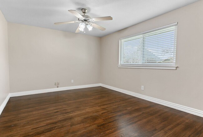 Building Photo - Updated 4-Bedroom, 2-Bath Home in RISD