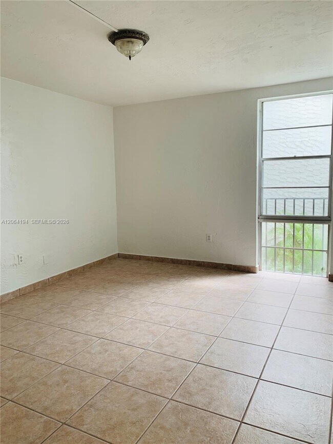 Building Photo - 6900 N Kendall Dr
