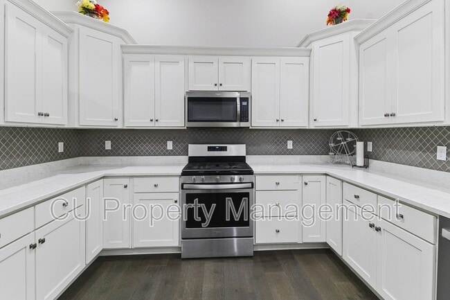 Building Photo - 3003 E Stillwater Landing