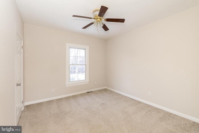 Building Photo - 724 E Locust Ave