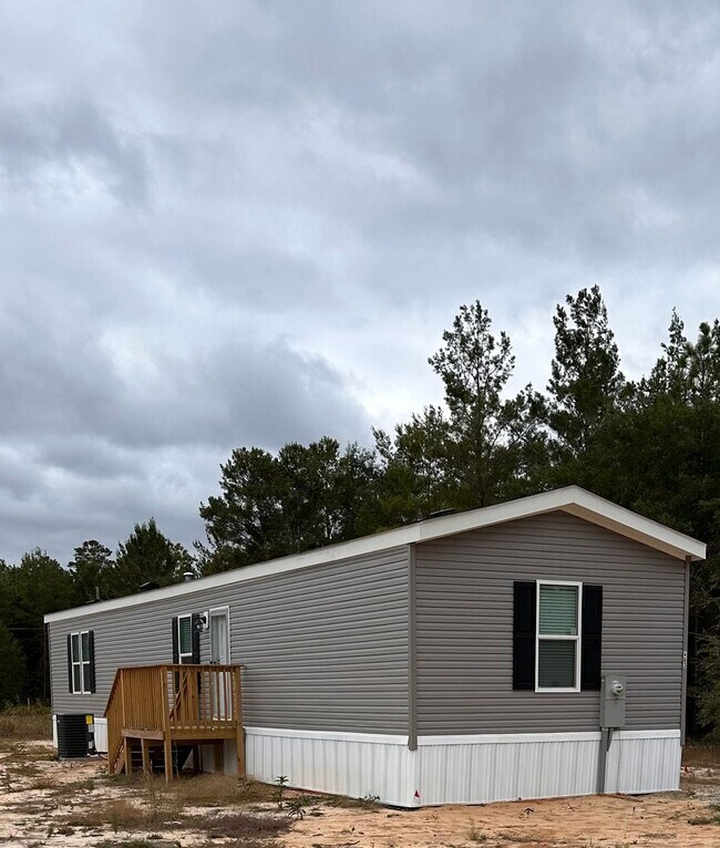 Building Photo - BRAND NEW-3 Bedroom / 2 Bath