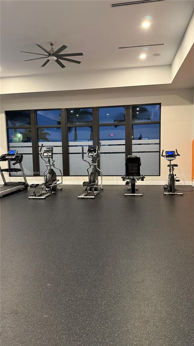 Building Photo - 947 NE 211th St