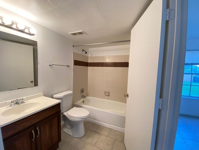 Building Photo - 6166 Westgate Dr