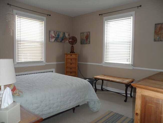 Building Photo - 205 N Essex Ave