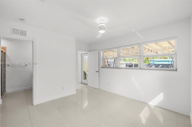 Building Photo - 1627 Moffett St