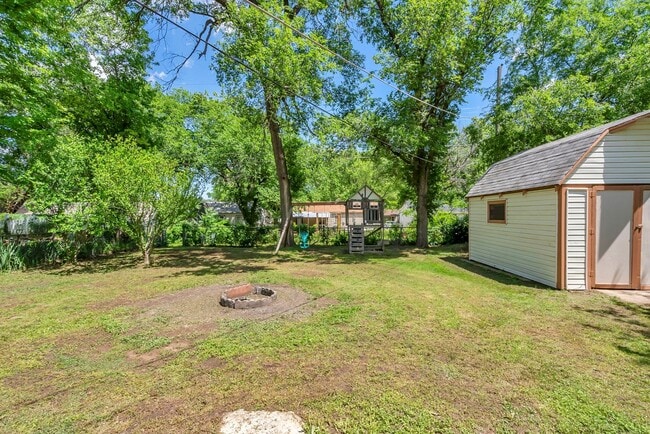 Building Photo - Updated 4 Bedroom 3 bathroom in Derby, KS