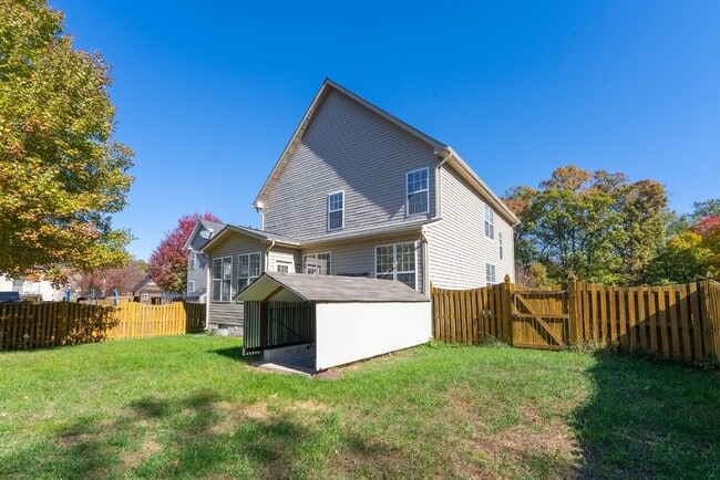 Building Photo - Embrace Elegant Living in Gainesville!