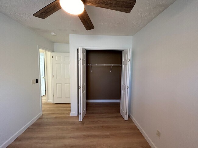 Building Photo - Candler - Recently Renovated Apt Ready for Occupancy!