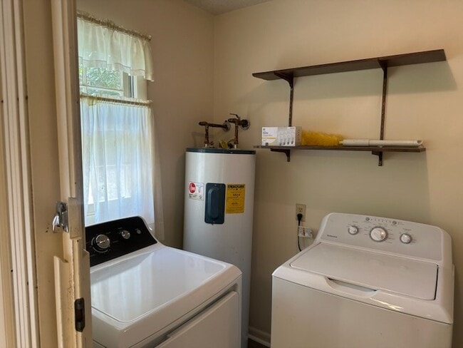 Building Photo - 2118 Wimbledon Dr
