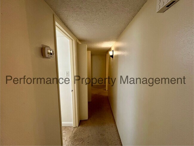 Building Photo - 2716 Catalina Dr