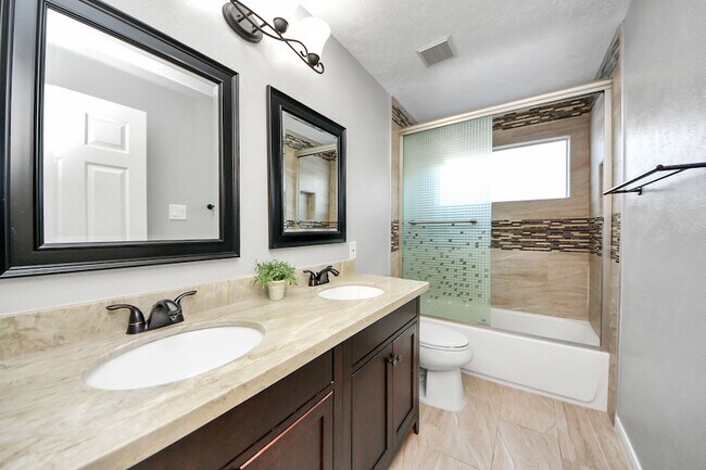 Building Photo - 20922 Whitevine Way