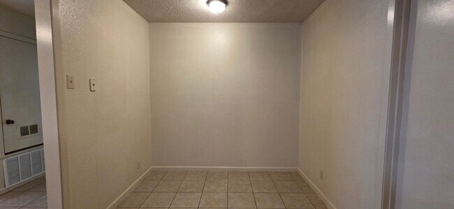 Building Photo - 308 Tammy Lynn Dr