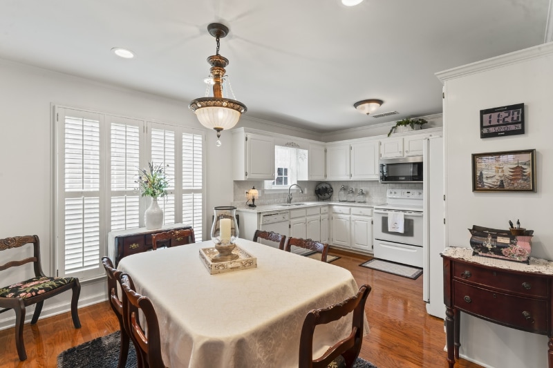 Building Photo - 2808 Stonehedge Dr