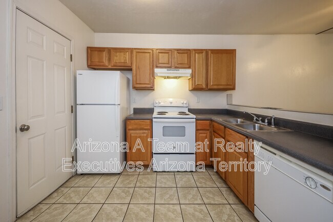Building Photo - 2635 N Fontana Ave
