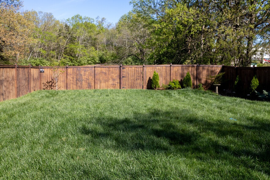 Building Photo - 3051 Hillside Rd