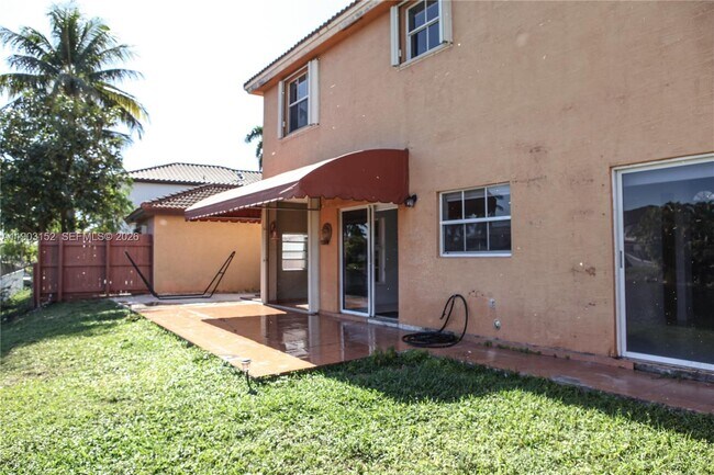 Building Photo - 985 NW 132nd Ct