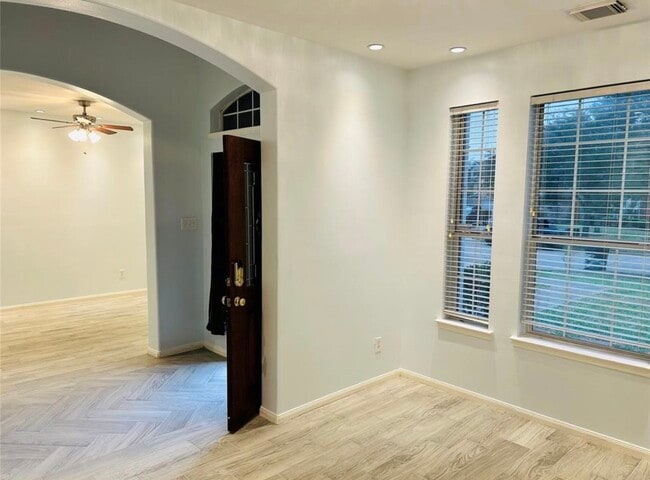 Building Photo - 9539 Still Cove Ln