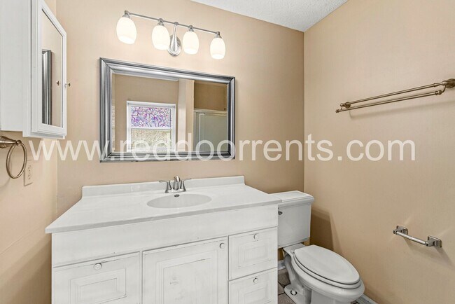 Building Photo - Beautiful 3-Bedroom, 2-Bath Home in Indian...