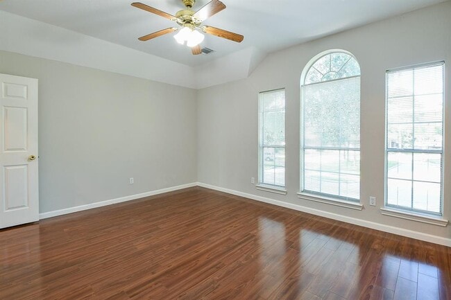 Building Photo - 18035 Somerset Knolls Ct