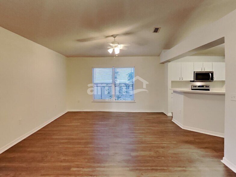 Building Photo - 337 Grand Royal Cir