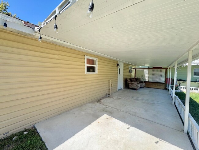 Building Photo - Furnished Apartment - Auburndale
