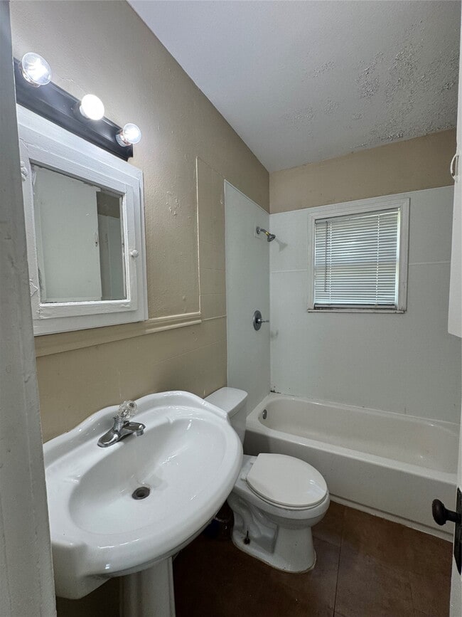 Building Photo - 4607 Canal St