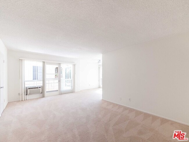 Building Photo - 122 Croft Ave