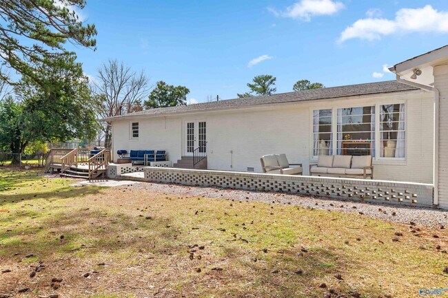 Building Photo - 8009 Whitesburg Dr