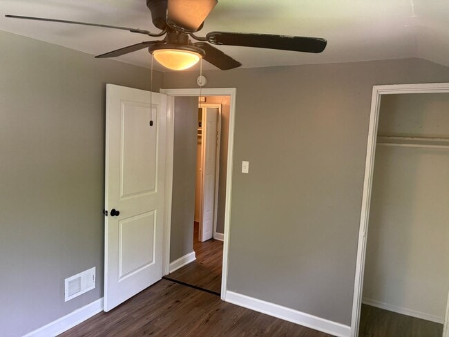 Building Photo - Townhome with attached garage