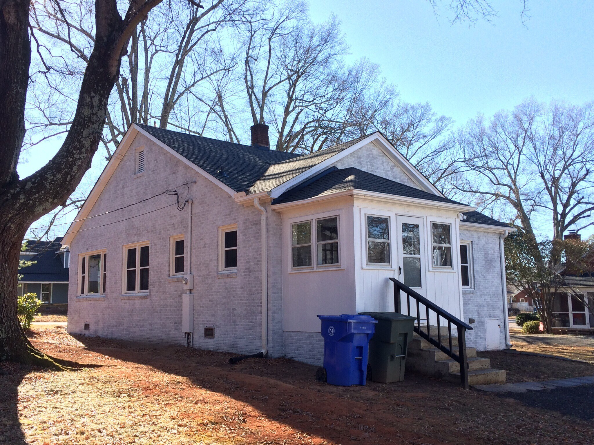 Building Photo - 361 W Wilson Ave