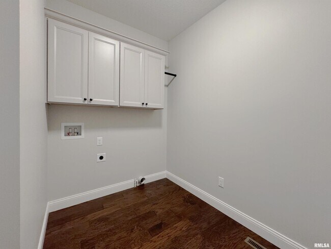 Building Photo - 7615 Walnut Bend Dr