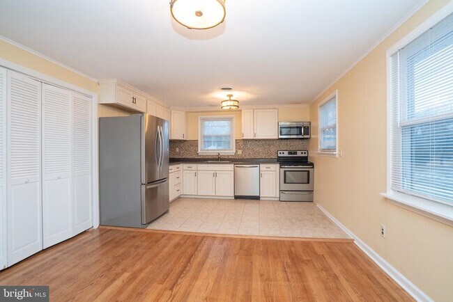 Building Photo - 15 Cranbury Rd